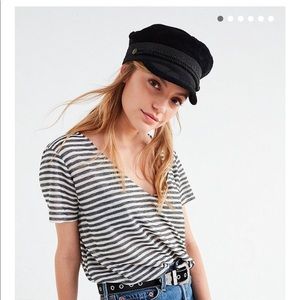 UO Project Social T Textured-Knit V-Neck T. Size L